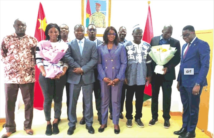 Ambassade du Burkina Faso  Pkin: Victorine Aminata Poda fait ses adieux au personnel